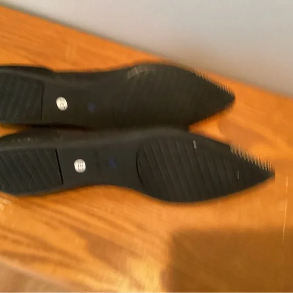 Rothy’s The Point Black and Gold Pointed Toe *RETIRED* Women's Flats NWOB 9.5 - Picture 3 of 3